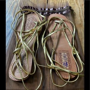 Amil sandal lace up .